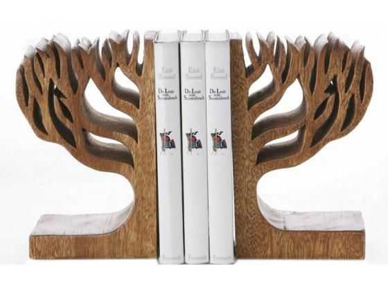 Удобные самодельные подставки для книг, изготовленные из того, что под рукой