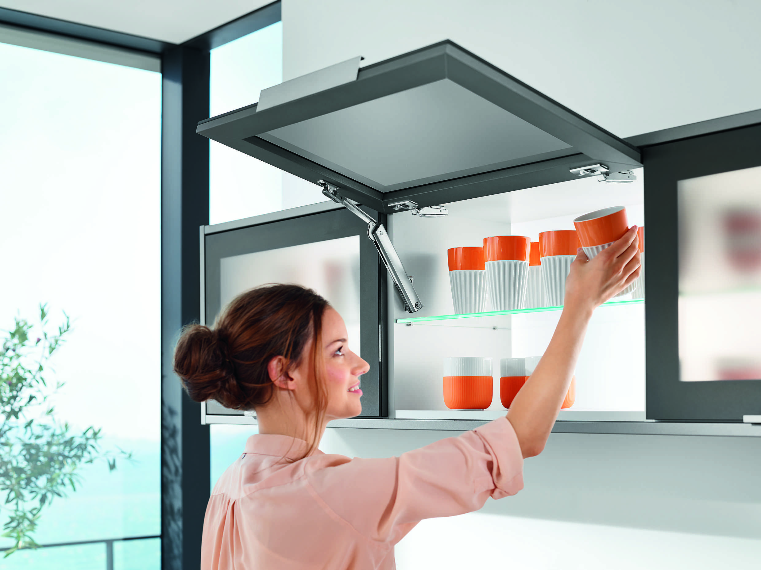 Доводчики для кухонных шкафов: как установить фурнитуру фирмы blum, как отрегулировать петли на дверца