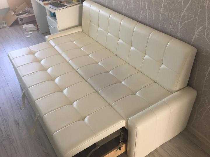 Прямой кухонный диван