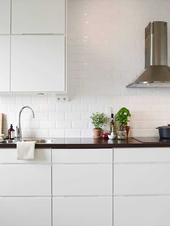 Фартук для кухни из керамической плитки (48 реальных фото в интерьере)