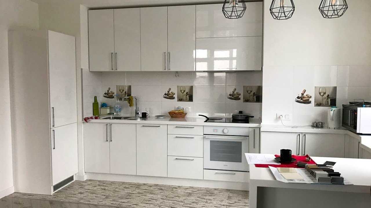 белая кухня в интерьере: 50 примеров + полезные советы